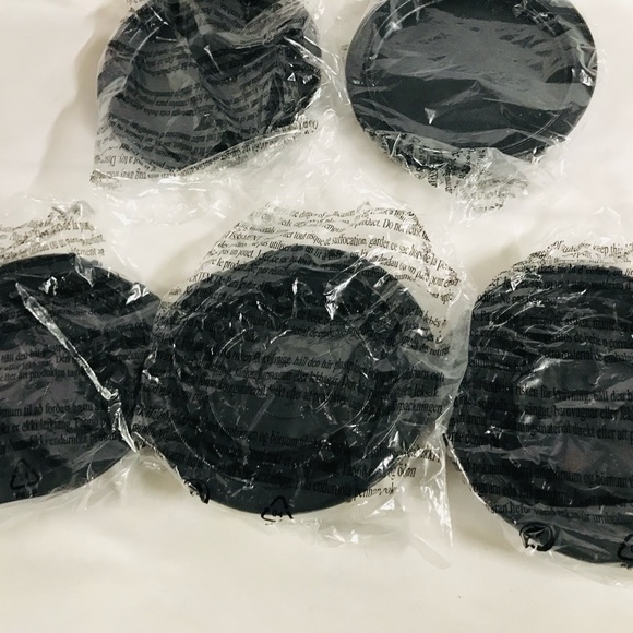 Dash MultiMaker Mini Waffle Maker System with 6 Removeable Holiday Plate Storage - Picture 8 of 10